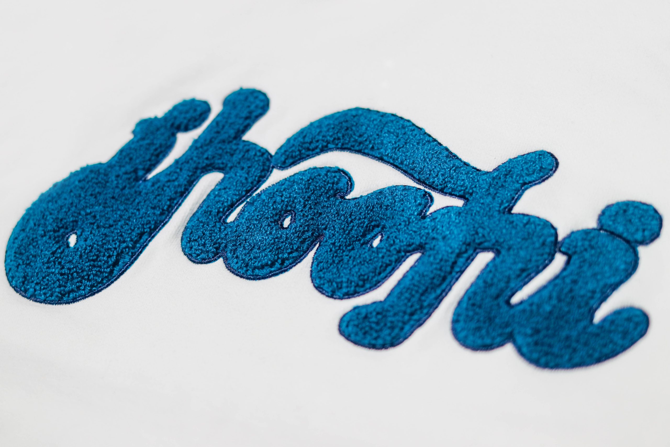 Embroidered applique patch